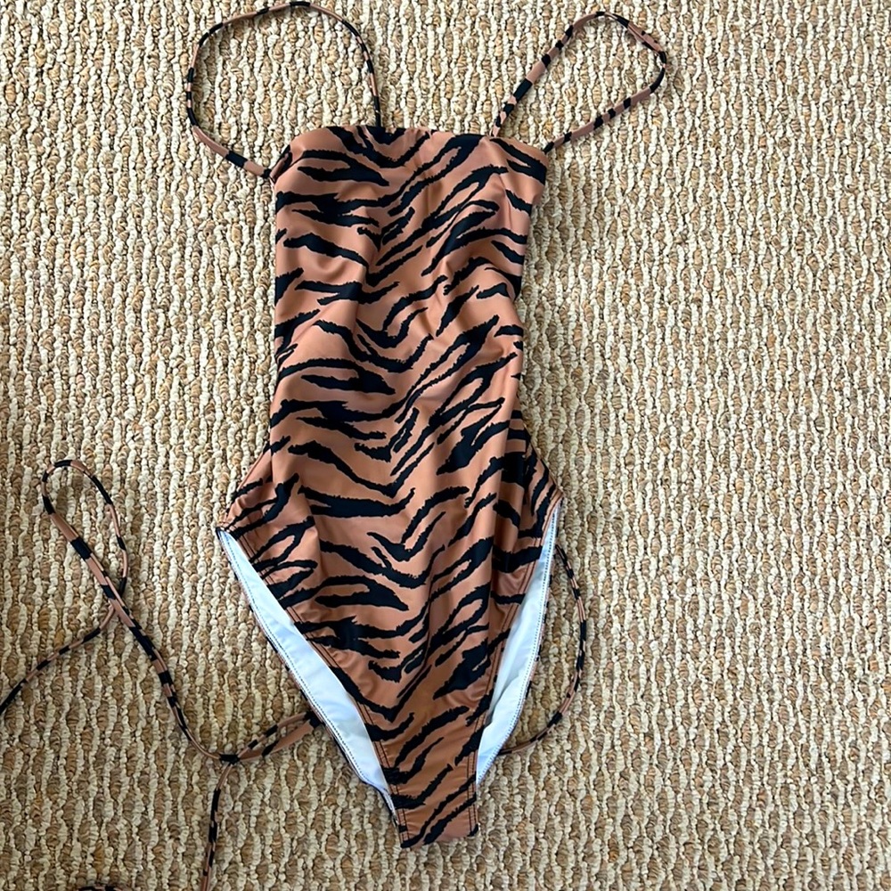 Bathing suit one piece